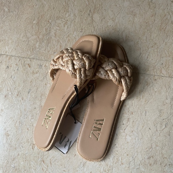Zara FLAT WOVEN RAFFIA SANDALS - Picture 10 of 13